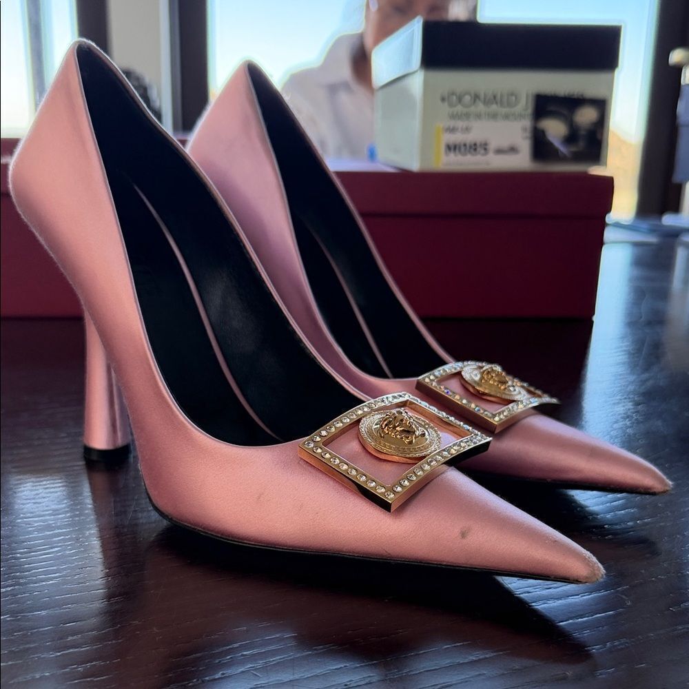 Versace Elegant Pink Heels with Gold Accents 38.5